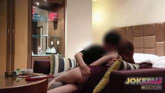  极品女神竟然没穿内裤 Looks