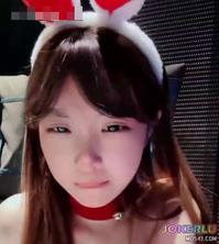  极品身材嫩妹身穿圣诞服和男友在KTV里疯狂做爱啪啪大屌无情抽插