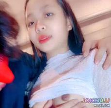  叫来两个漂亮妹子让大屌黑人直播操给网友看