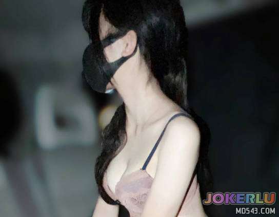  和姐姐体验野外车震外面人来人往属实刺激 EDmosaic