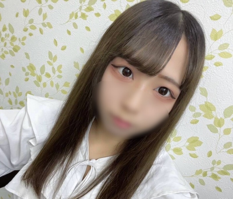 FC2-PPV-4584416 [業餘&amp;面部外觀] 儘管對於可愛的19歲Ena-chan來說這是危險的一天，但我毫不擔心地插入我的生雞巴並讓她一遍又一遍地射精！